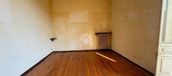 4-salle Appartement à Verzuolo, Italy No. 24713 11