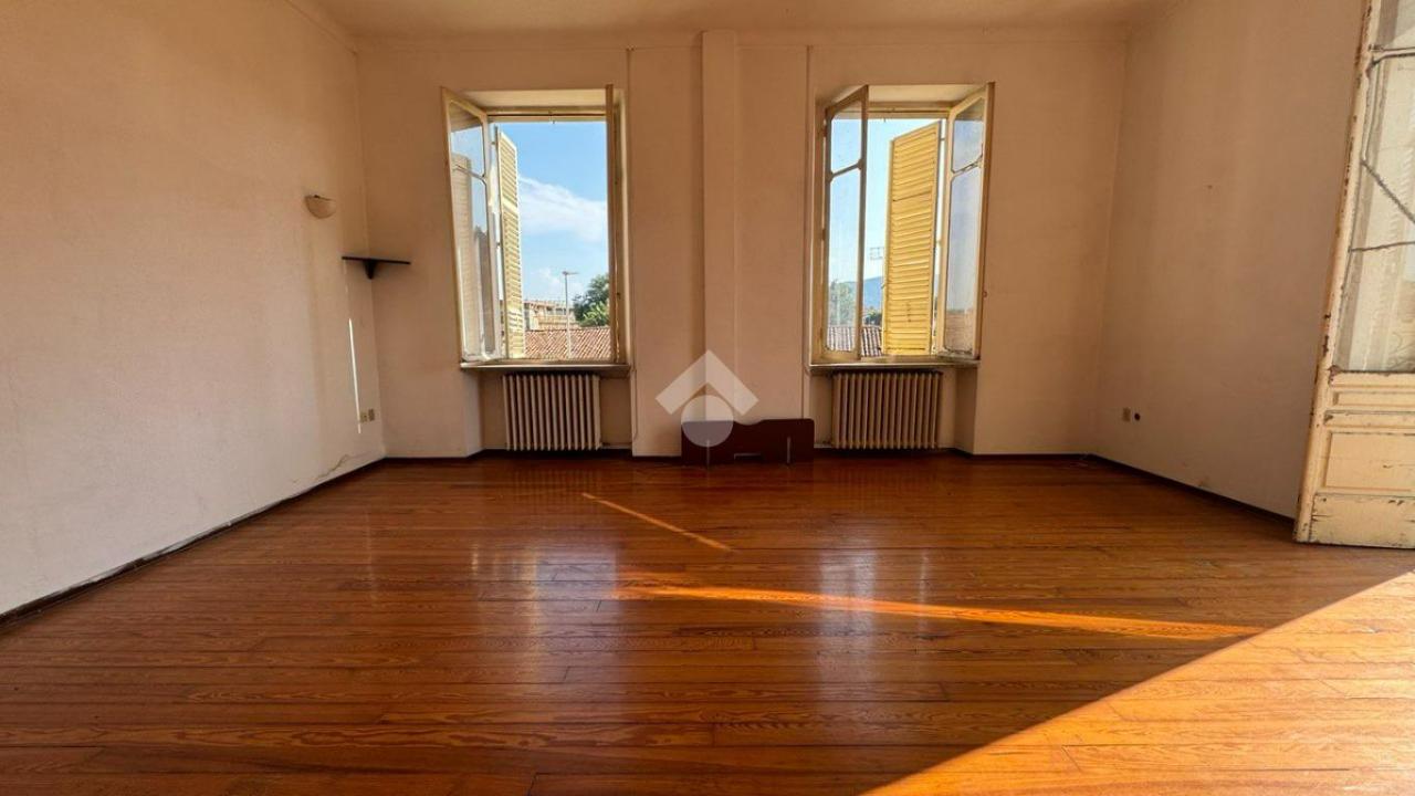4-salle Appartement à Verzuolo, Italy No. 24713