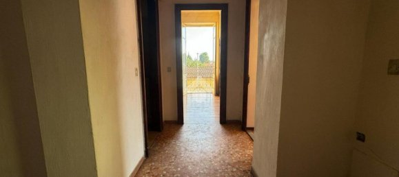 4-salle Appartement à Verzuolo, Italy No. 24713 8
