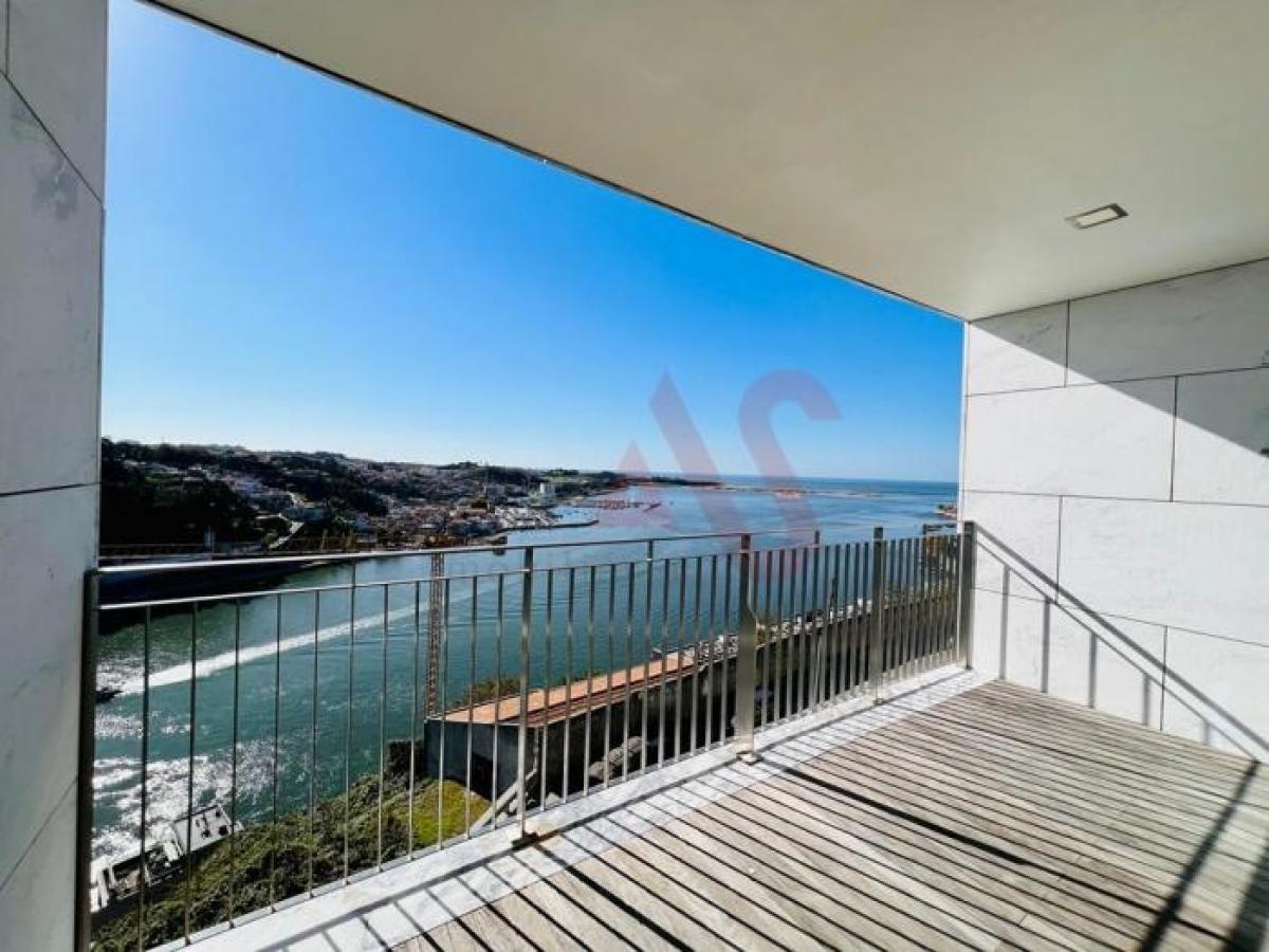 3 bedrooms Apartment in Porto, Portugal No. 5852