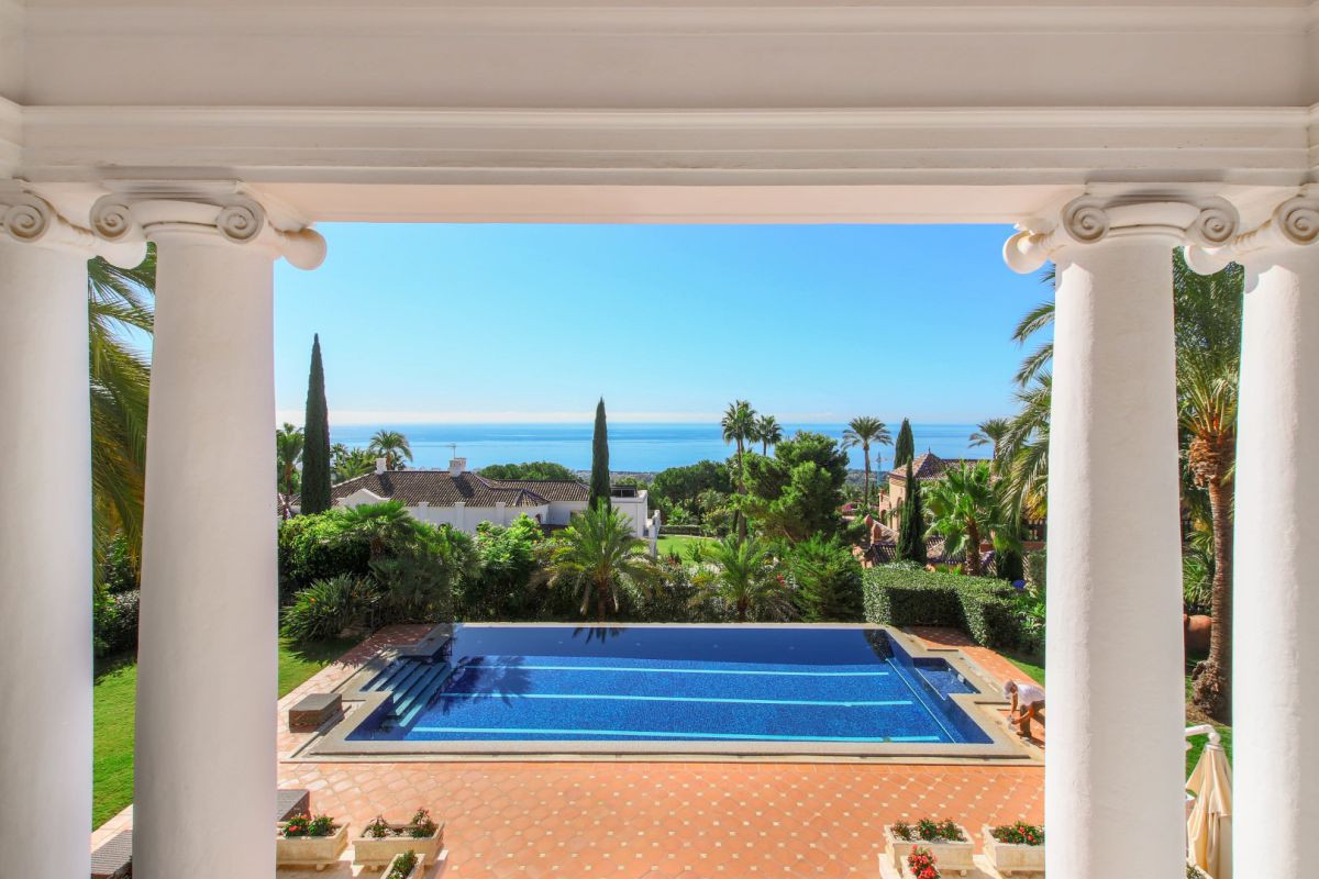 5 bedrooms Villa in Marbella Golden Mile, Spain No. 2953