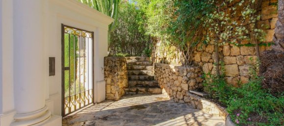 5 bedrooms Villa in Marbella Golden Mile, Spain No. 2953 8