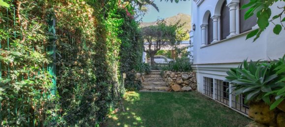 5 bedrooms Villa in Marbella Golden Mile, Spain No. 2953 11