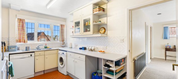 3 bedrooms House in Eastbourne, United Kingdom No. 1035 35