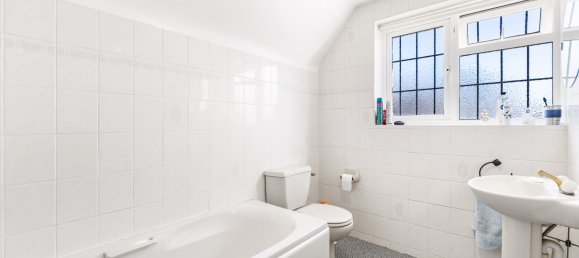 3 bedrooms House in Eastbourne, United Kingdom No. 1035 16