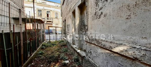 4 rooms Building in Catanzaro, Italy No. 80053 4