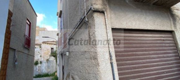 Квартира с 2 спальнями в Кастельветрано, Италия № 116260 24