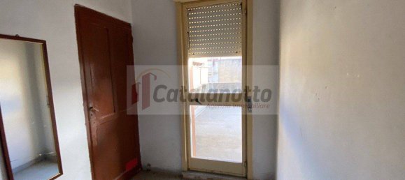 Квартира с 2 спальнями в Кастельветрано, Италия № 116260 3