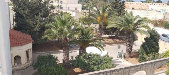 4 bedrooms Villa in Attard, Malta No. 11262 2