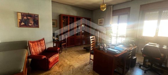5 bedrooms Apartment in Campobasso, Italy No. 228709 4