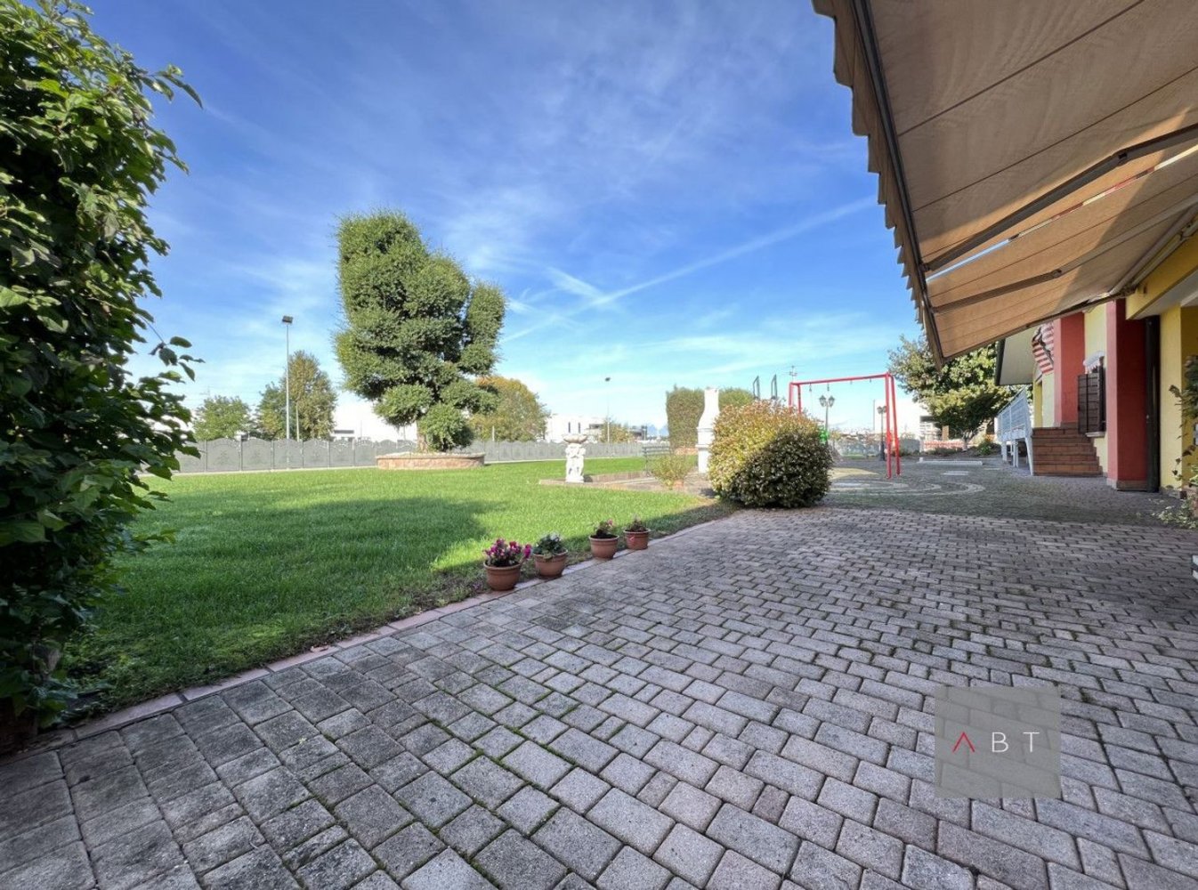 Casa de 4 habitaciónes en Piombino Dese, Italy No. 283054