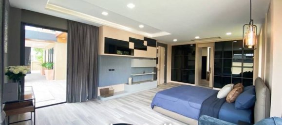 5 bedrooms Villa in Pattaya, Thailand No. 15946 4