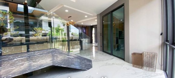 5 bedrooms Villa in Pattaya, Thailand No. 15946 6