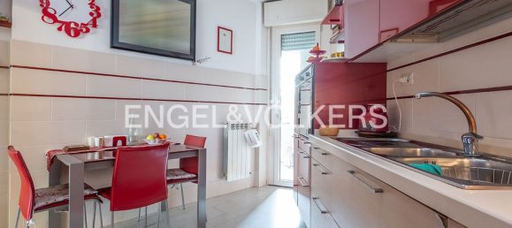 4 rooms Apartment in Rome, Italy No. 132421 8