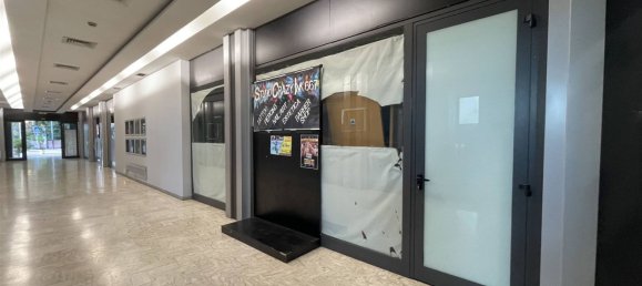 44m² Commercial property in Vasto, Italy No. 39766 13