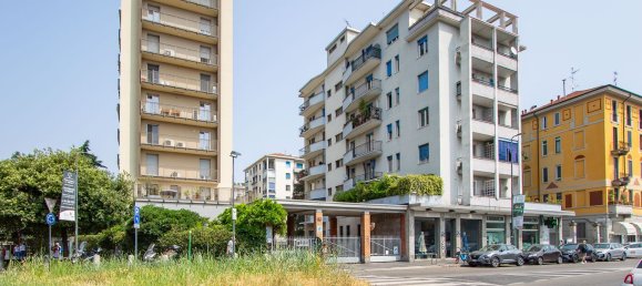 2 bedrooms Apartment in Milan, Italy No. 357769 22