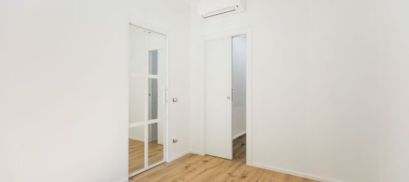 2 bedrooms Apartment in Milan, Italy No. 357769 15