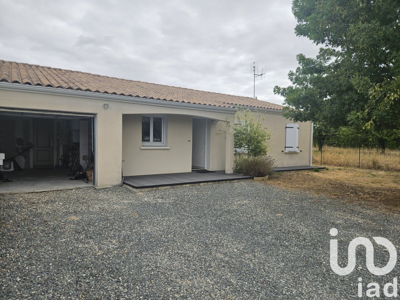 3 bedrooms House in Saint-Jean-d'Angely, France No. 282360