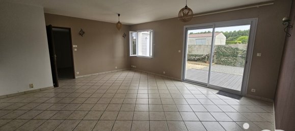 3 bedrooms House in Saint-Jean-d'Angely, France No. 282360 3