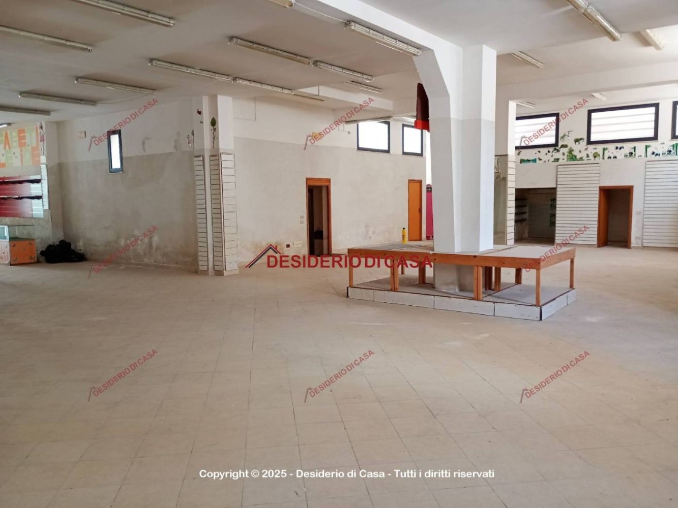 2 rooms Commercial property in Trapani, Italy No. 353465