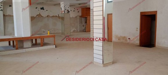 2 rooms Commercial property in Trapani, Italy No. 353465 3