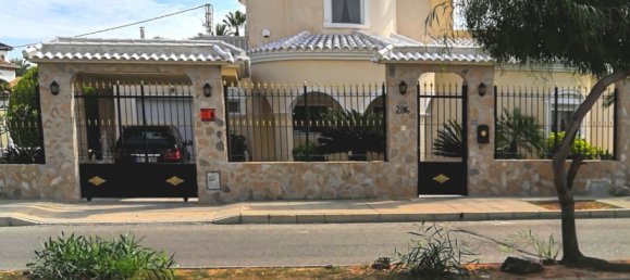 5 bedrooms Villa in Cabo Roig, Spain No. 8570 6