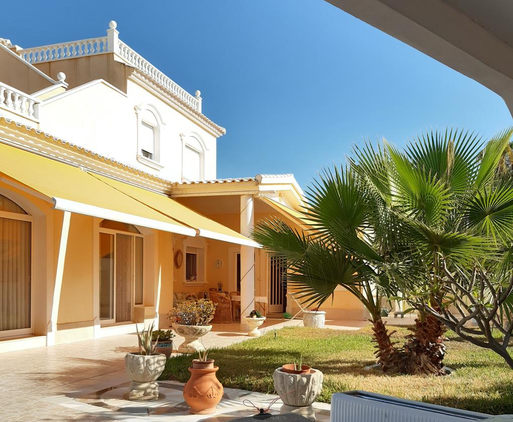 5 bedrooms Villa in Cabo Roig, Spain No. 8570