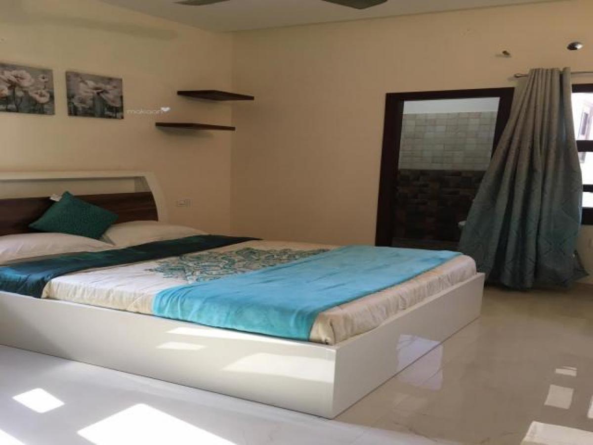 3 bedrooms House in Chandigarh, India No. 14445