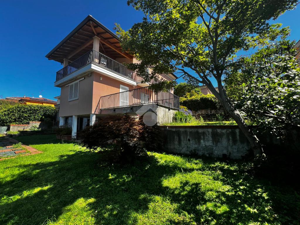 4 bedrooms Villa in Varese, Italy No. 315686