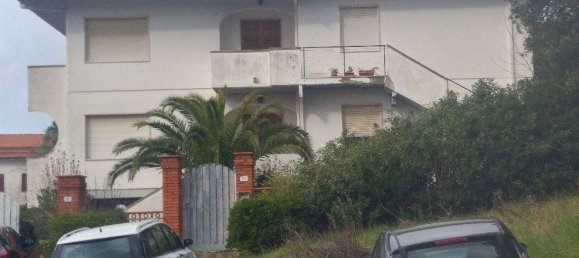 5 rooms Apartment in Rosignano Marittimo, Italy No. 154391 2