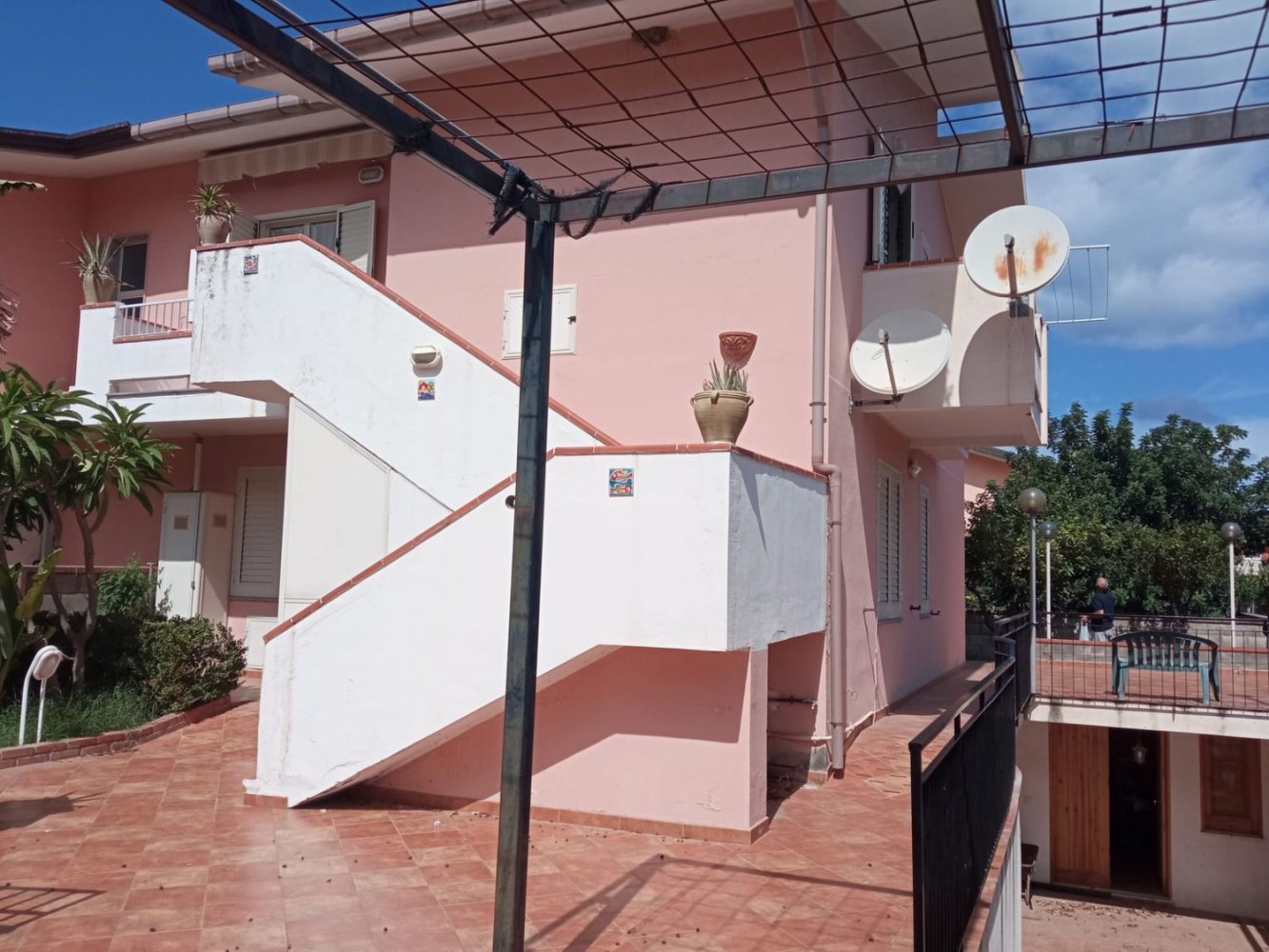 Дом с 4 комнатами в Оливери, Италия № 92275