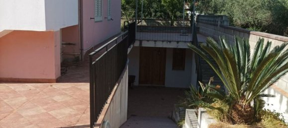 Дом с 4 комнатами в Оливери, Италия № 92275 3