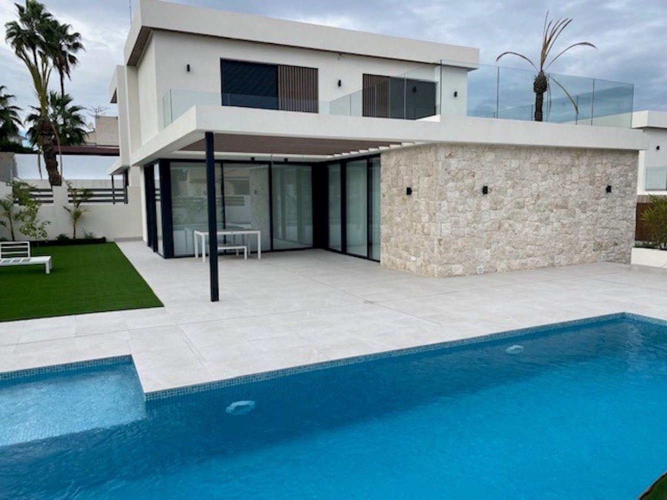 3 dormitorios villa en venta en Alicante, Comunidad Valenciana, Spain № 365337