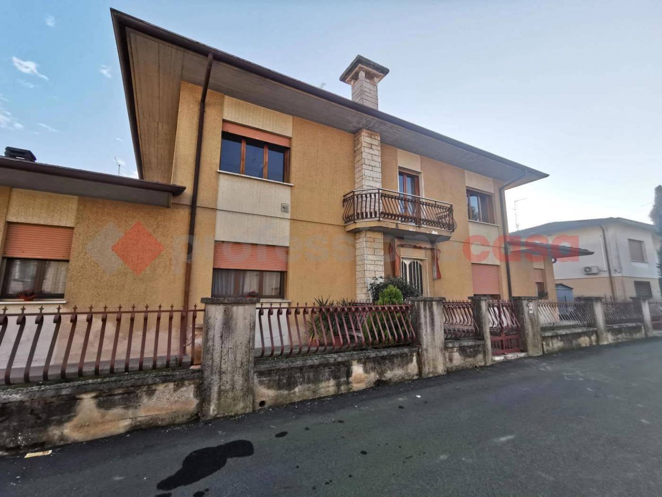 2 bedrooms Apartment in Casaleone, Italy No. 174191