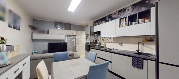 3-salle Appartement à Caselle Torinese, Italy No. 235593 5