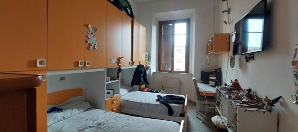 3 rooms Apartment in Livorno, Italy No. 48899 11