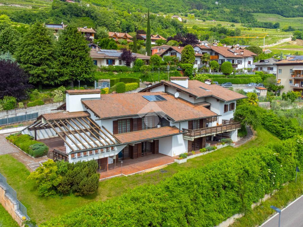 5 bedrooms Villa in Isera, Italy No. 92055