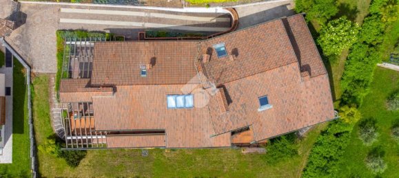 5 bedrooms Villa in Isera, Italy No. 92055 15