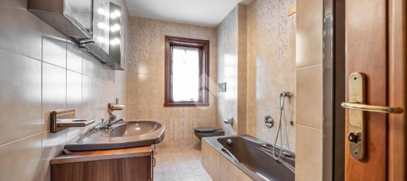 5 bedrooms Villa in Isera, Italy No. 92055 40