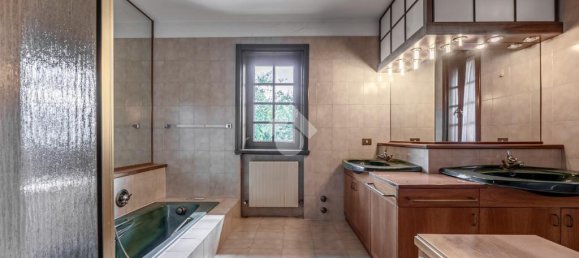 5 bedrooms Villa in Isera, Italy No. 92055 36