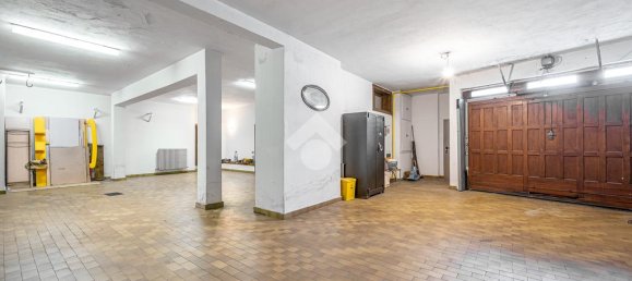 5 bedrooms Villa in Isera, Italy No. 92055 9