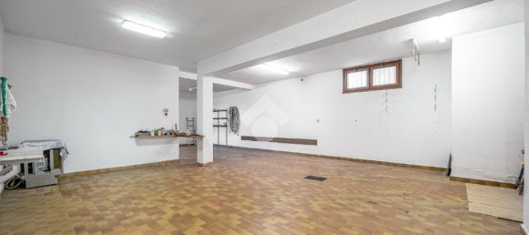 5 bedrooms Villa in Isera, Italy No. 92055 8