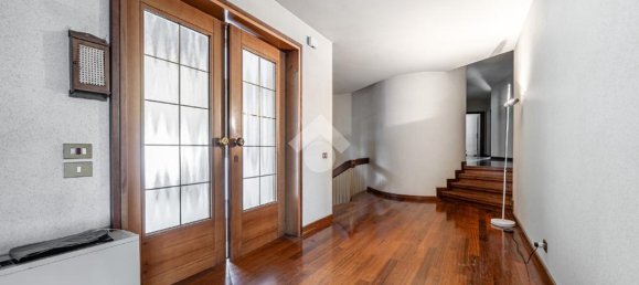 5 bedrooms Villa in Isera, Italy No. 92055 21