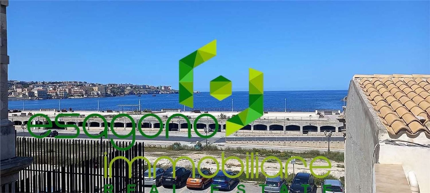 Квартира с 5 комнатами в Сиракузы, Италия № 249799