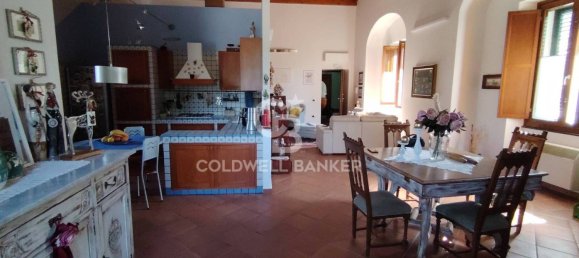 5 rooms Building in Caserta, Italy No. 300445 2