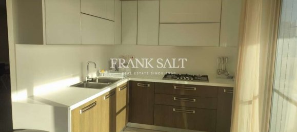 3 bedrooms Penthouse in Sliema, Malta No. 8865 2