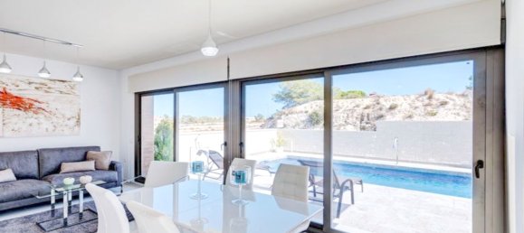 Villa de 3 dormitorios en Villamartin, Spain No. 4195 4