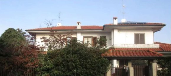 6 rooms Villa in Burago di Molgora, Italy No. 7749 3