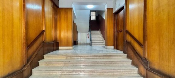 Apartamento de 6 habitaciónes en Naples, Italy No. 32485 3