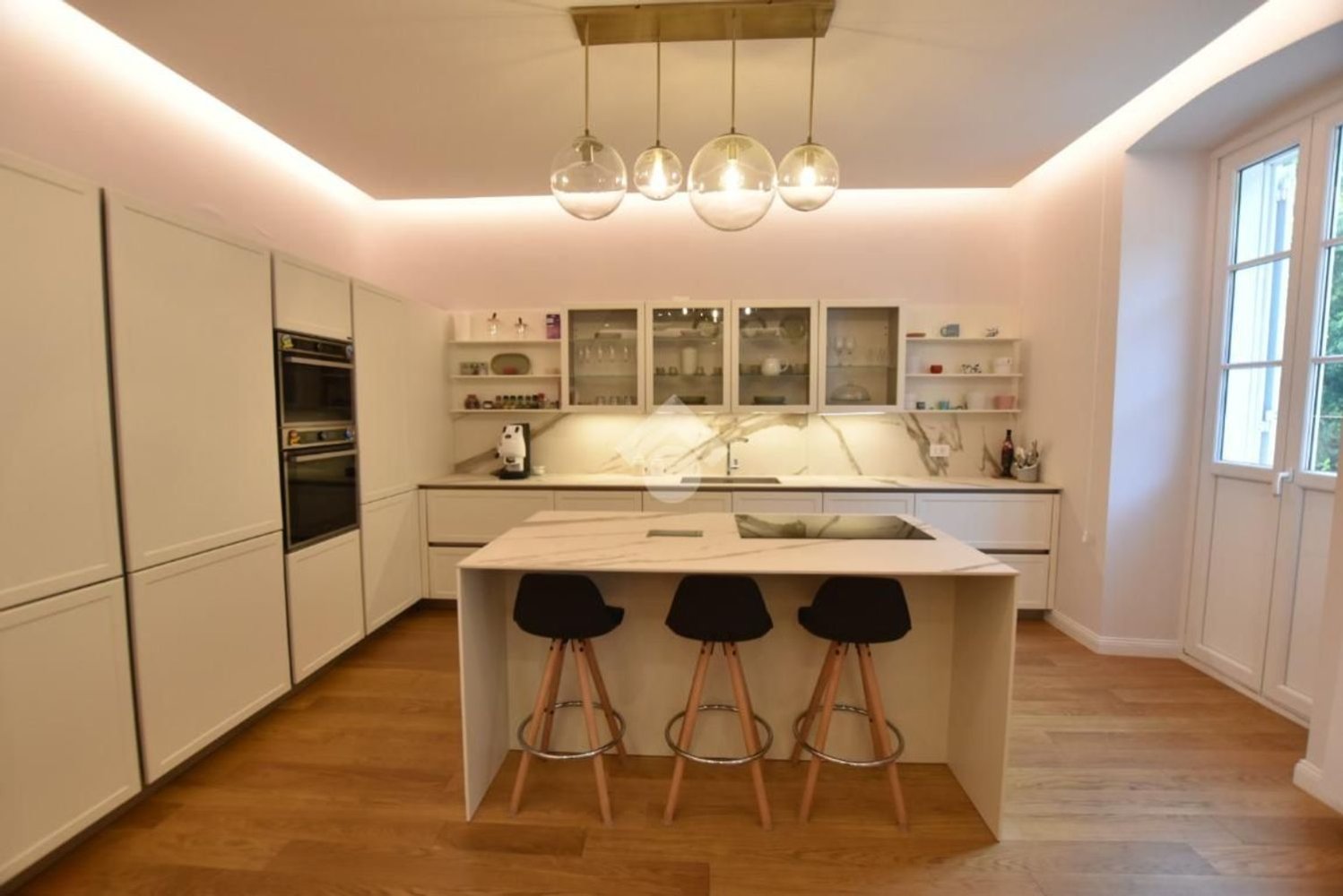 Квартира с 4 комнатами в Триест, Италия № 297021